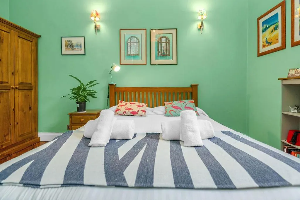 Homely Apartment In Trendy Stockbridge Edinburgh