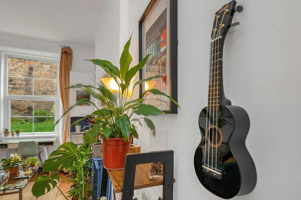 Homely Apartment In Trendy Stockbridge Edinburgh 0*,  United Kingdom